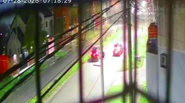 ¿Travesura o descontrol en La Plata? Con gomeras apedrearon autos que circulaban por Calle 7