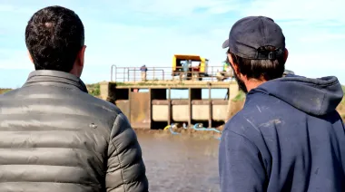 El municipio de Pila avanza con obras hídricas para prevenir inundaciones y cuidar el campo