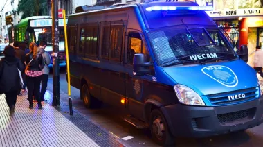 Atacó a un hombre con una cuchilla de carnicero e intentó acuchillar a un efectivo policial