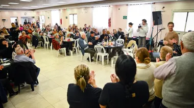 Mantegazza encabezó el 70º aniversario de la Sociedad de Fomento Versailles Argentino de San Vicente