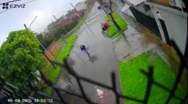 ¿Quién los controla? Motochorro o delivery atacó a una mujer en Lanús