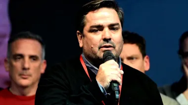 Con otra interna radical abierta, Balbín encabezó el relanzamiento de la UCR Bonaerense en La Plata