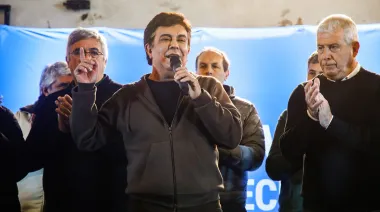 Entre los precandidatos a gobernador del MDF, Espinoza visitó Alberti en un plenario kicillofista