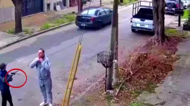 Adolescente y su banda asaltaron a un hombre y robaron un auto en un taller mecánico