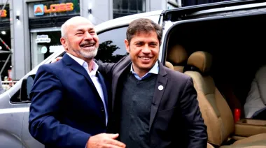 Intendente kicillofista en la mira de una ONG por utilizar un camión de reciclaje para colocar propaganda partidaria