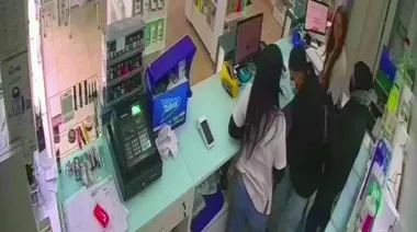 Se presentaron como clientes y asaltaron una farmacia en la zona norte de La Plata