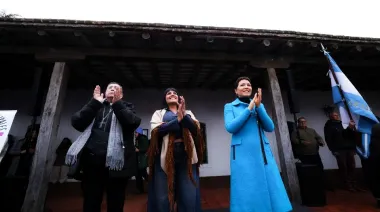 Mayra Mendoza y Eva Mieri encabezaron el acto por el 360° aniversario de Quilmes