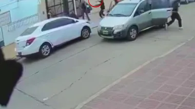 Un hombre y el nieto fueron asaltados por "pirañas" en cercanías de "la Carlos Gardel"