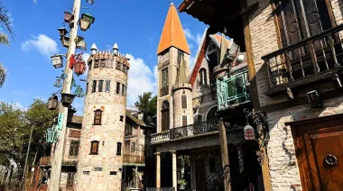 Destinos bonaerenses: Campanópolis, la aldea medieval que nació de un sueño