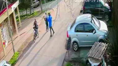 Por la inseguridad fue a buscar a la pareja al trabajo y lo asaltaron a él