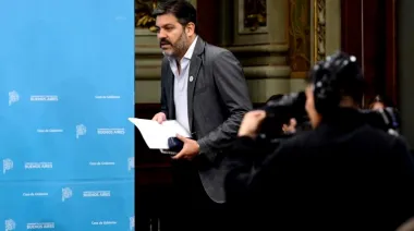 Desde el gobierno de Kicillof acusaron a Santilli de “comprar votos” en la disputa por las PASO