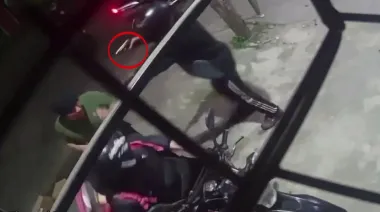 Encargado de un comercio y el delivery fueron asaltados en Merlo