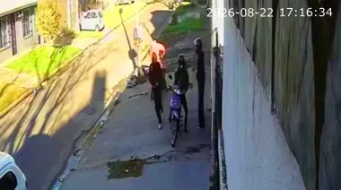 Motochorros en La Plata: regresaban de trabajar y tuvieron la peor bienvenida