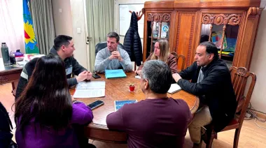 Reunión para avanzar en obras y mejoras de infraestructura escolar en Roque Pérez