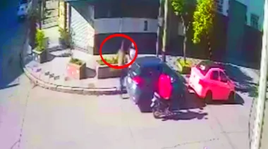 Arrastraron a una jubilada y en medio minuto robaron un auto en Mar del Plata