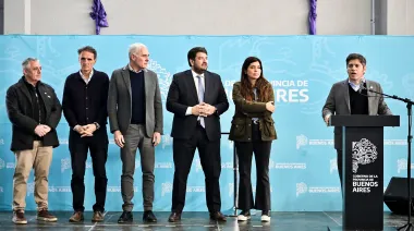 Desde Berisso, Kicillof volvió a desafiar al modelo de Milei: “No creemos en el sálvese quien pueda”
