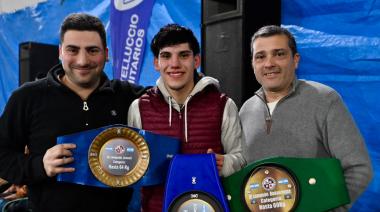 25 de Mayo se vistió de boxeo y Egüen cumplió una promesa