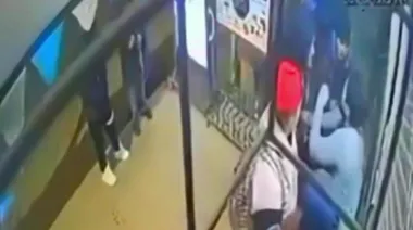Salvajismo en José C. Paz: manada de bestias golpeó a un ciego y le robó hasta las zapatillas