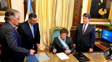 Salario mínimo: el gobierno de Milei fijó un aumento aunque no alcanza