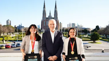La Plata reconoció a dos jugadoras de Las Leonas como ciudadanas ilustres tras ganar el Mundial de Hockey