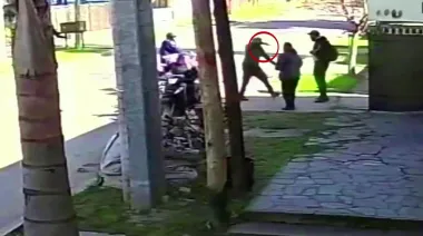 Con varios disparos, motochorros atacaron a una familia en Merlo