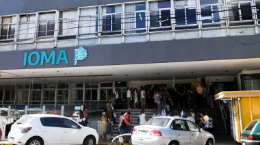 Kicillof y un gesto a gremios bonaerenses: renovó el directorio de IOMA