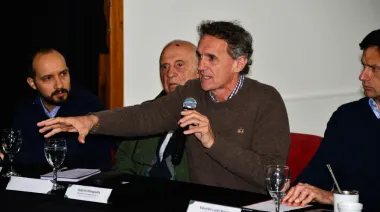 Katopodis reunió al Comité de Cuenca del Río Salado y anunció un estudio para prevenir inundaciones