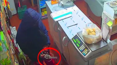 "Dame la plata piola": violento asalto en un almacén de Ezeiza