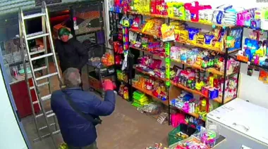 Inseguridad 2 x 1 en Esteban Echeverría: asaltaron un kiosco y escaparon con el auto de los clientes