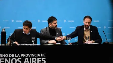 Kicillof y un ajuste a la Provincia de Buenos Aires: fuerte impacto en los salarios y las transferencias a municipios
