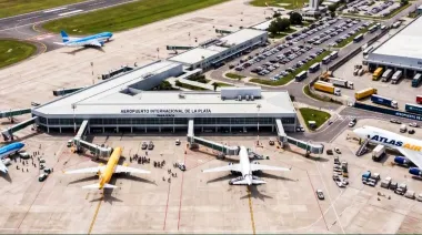 Alak avanza en un acuerdo internacional con Shanghai para potenciar la logística del Aeropuerto de La Plata