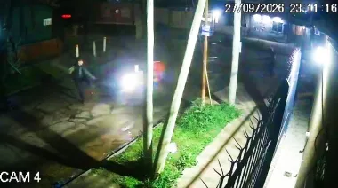 Robo de moto en José C. Paz: los emboscaron y con una patada voladora los arrojaron al pavimento