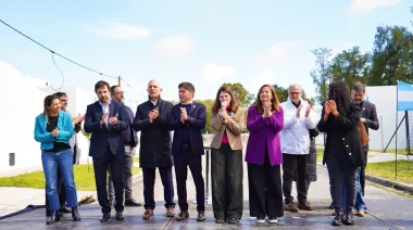 La Plata: Kicillof y Alak encabezaron la entrega de 175 nuevas viviendas en Melchor Romero