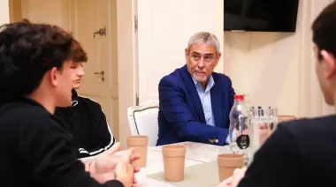 Con una propuesta sobre apuestas online y jóvenes, Ferraresi visitó Chivilcoy en modo candidato a gobernador