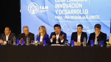 Espinoza busca renovar su mandato en la FAM mientras La Cámpora evalúa dar pelea