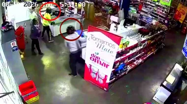 De "arrebato" asaltaron un mayorista y en la huida perdieron parte del botín
