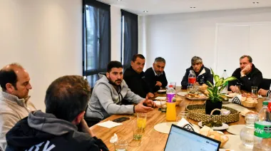 25 de Mayo: Egüen fortalece el trabajo con instituciones de Riestra y avanza en mejoras sanitarias y de servicio