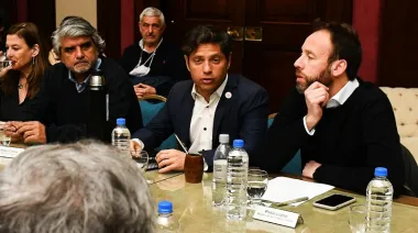 Al igual que a estatales, Kicillof le ofreció a docentes un aumento salarial del 6% en dos tramos