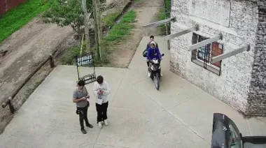 Hartos de los robos exigen que detengan a jóvenes motochorros en Paso del Rey