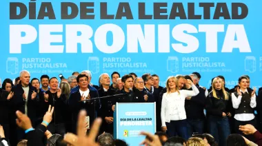 Día de la Lealtad: dirigentes ajenos se colaron en la foto de Kicillof y la banda del MDF