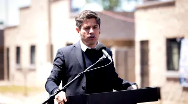 Kicillof contradijo a Milei por sus burlas a la gente que no llega a fin de mes y alertó por una “pelota de deuda”