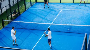 La otra cara del boom del pádel: advierten por un aumento de las lesiones