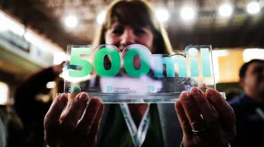 Desde La Plata, Kicillof entregó el microcrédito Nº500.000 del Banco Provincia