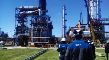 Berni presentó un proyecto para proteger las refinerías y garantizar la soberanía energética