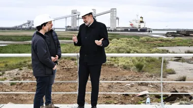 Bahía al mar: el Municipio acelera en la finalización de la obra de recuperación del Muelle de Elevadores