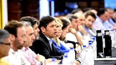 Con reelecciones indefinidas en el menú, Kicillof alista una cita clave con los intendentes del MDF