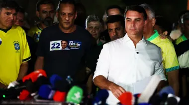 De Argentina a Estados Unidos: el Gobierno de Milei y el movimiento para ayudar a Flávio Bolsonaro