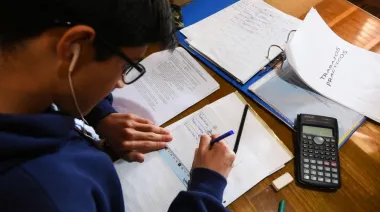 Petrecca presentó un proyecto para incorporar educación financiera en escuelas bonaerenses