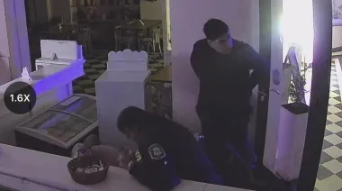 Madrugada de furia en Cnel. Suárez: destrozó un comercio para escapar de la policía