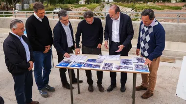 Katopodis celebró la demolición del puente ferroviario de Bahía Blanca para ampliar la capacidad del canal Maldonado